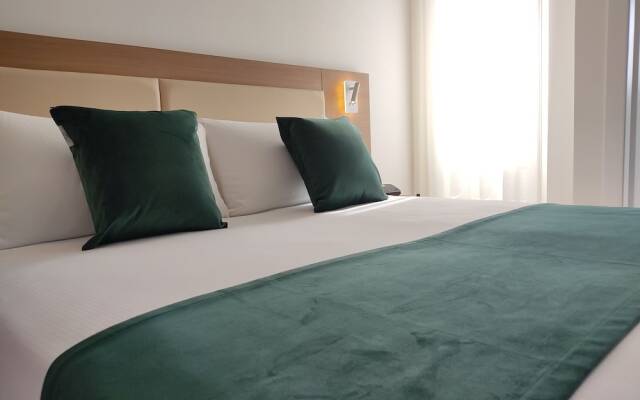 Massimi City Garden Hotel