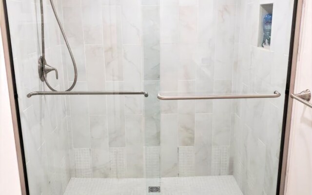 Hickory Bay West 407 - MO