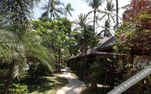 Maenam Resort