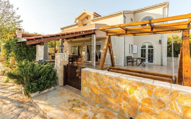 Beautiful Home in Kastel Novi With Wifi and 4 Bedrooms
