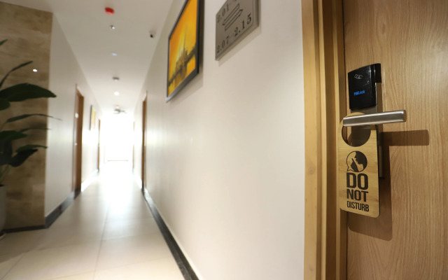 Lanura Apartments and Hotel