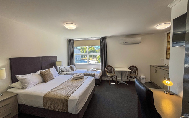 Hotel Gracelands – Guest Rooms – Parkes