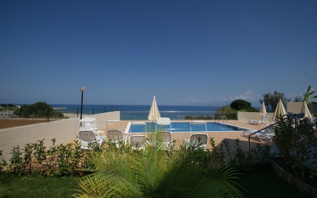 Apartment In Residence With Pool
