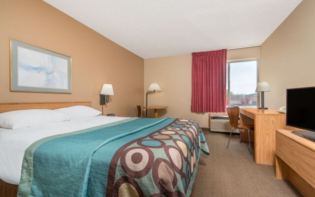 Super 8 Menomonie WI