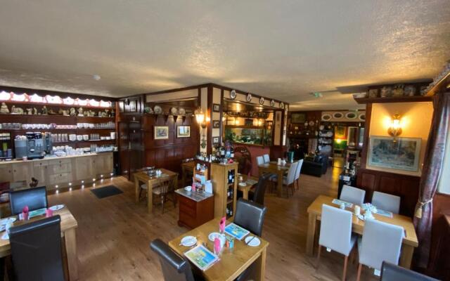 Kylemore Pass Hotel