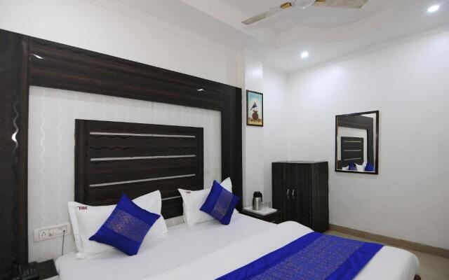 OYO 9042 Hotel BalaG