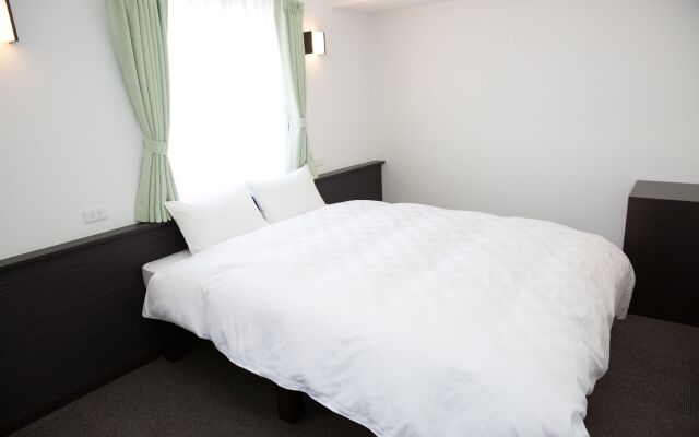 Universal Hotel Reborn