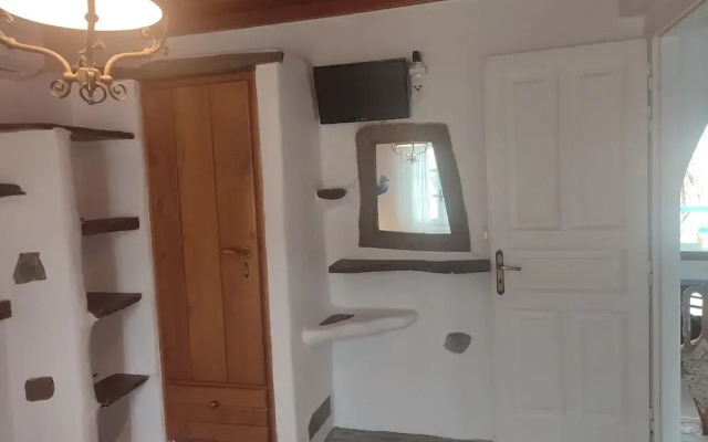 Ornos Beachside 2 Bd Stylish House