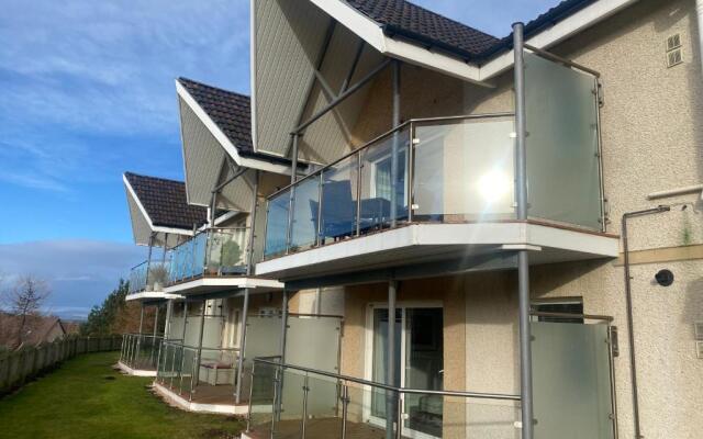The Duplex Nairn- Spacious 3 Bedroom with sunny balcony