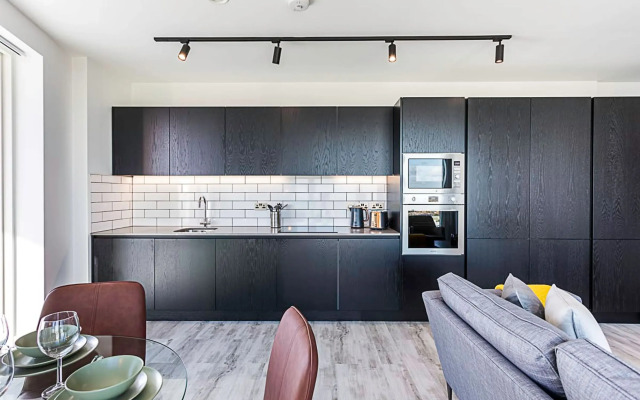 Beautiful 2 Bed Icon Tower Flat 5