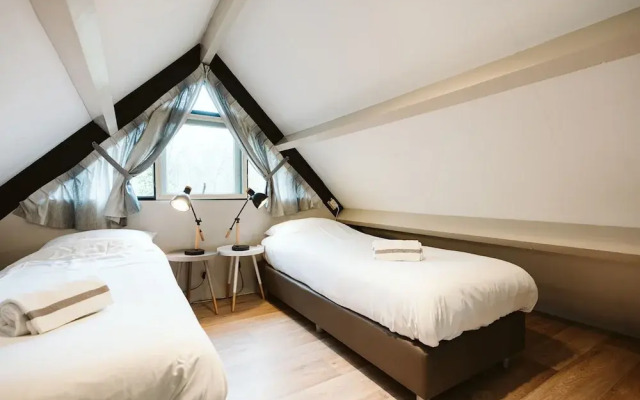 Comfortably Furnished Holiday Home by the sea
