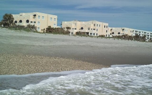 Royal Mansions Resort