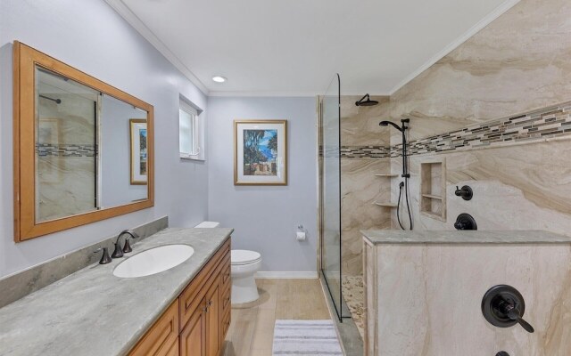 597 bal Harbor Blvd
