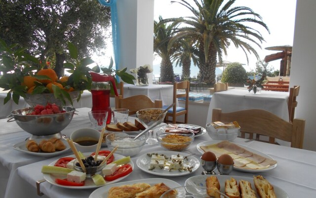 Kinira Beach Hotel