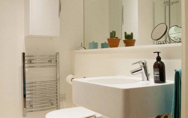 Bright & Modern 1-bedroom Flat in East London