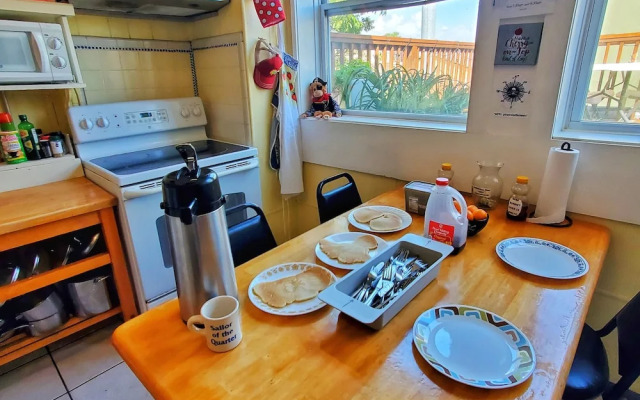 Pirate Haus Inn - Hostel