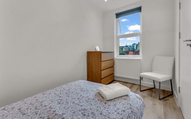 Charming 2-bed Apartment in South West London