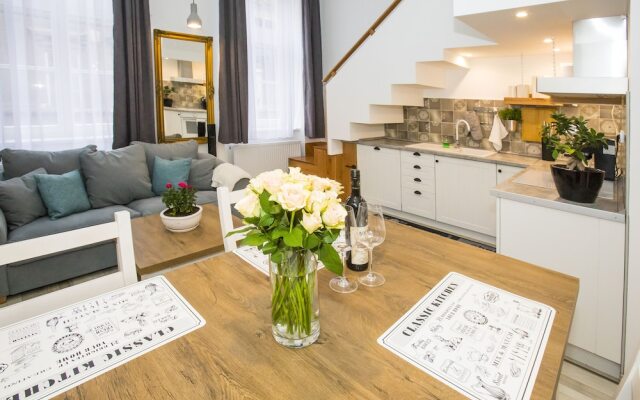 Wood and Light Apartment