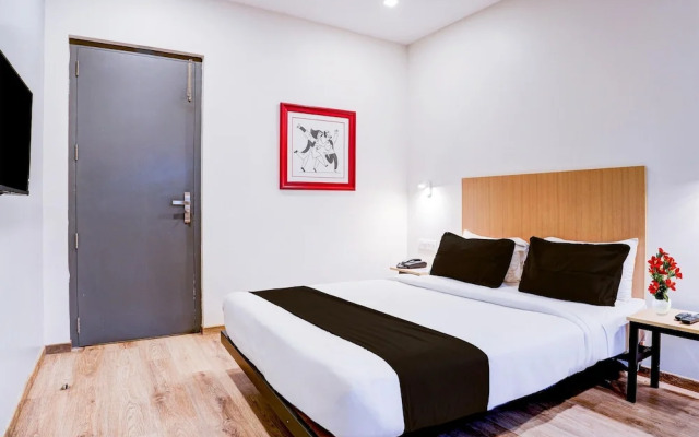 Cozy Stays Near Halasuru Metro Station