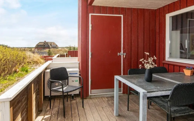 Cozy Apartment in Henne near Beach