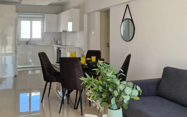 Phaedrus Living: Seaside Luxury Flat Lighthouse 65