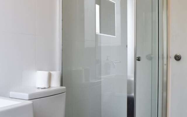 Light And Airy North Bondi Apartment