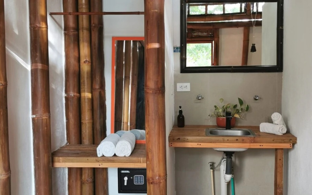 Bamboo Surf House - Hostel