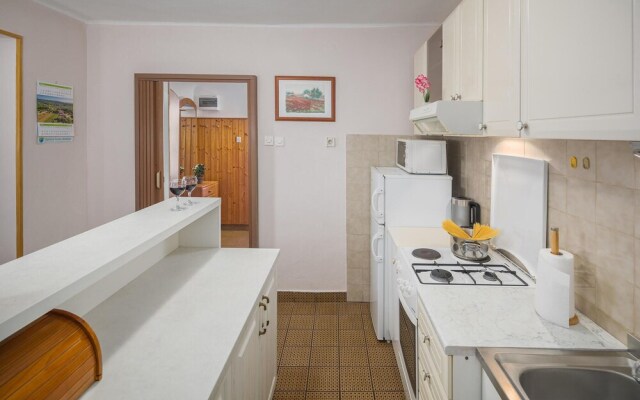 Awesome Home in Erzisce With Wifi and 2 Bedrooms