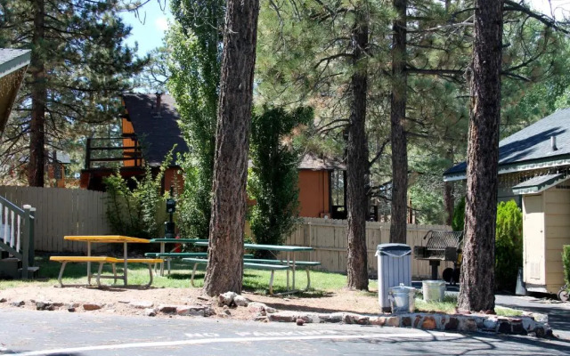 Rodeway Inn & Suites Fireside Lodge