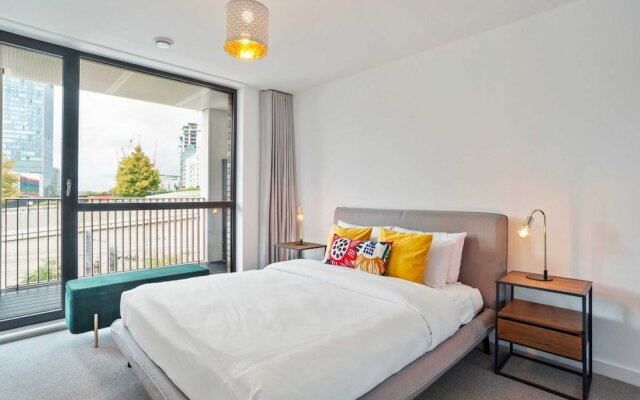Modern 1 Bed Apt W/balcony nr Olympic Park, Zone 2
