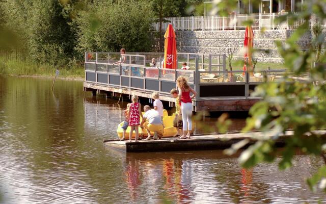 Modern Chalet With two Bathrooms, on a Holiday Park, 12 km. From Eindhoven