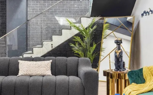 King’s Deluxe Party House | Cinema • Karaoke • Spa • BBQ – Guest Rooms – Sydney