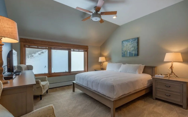 Lone Eagle #3050 - 4 Br Condo