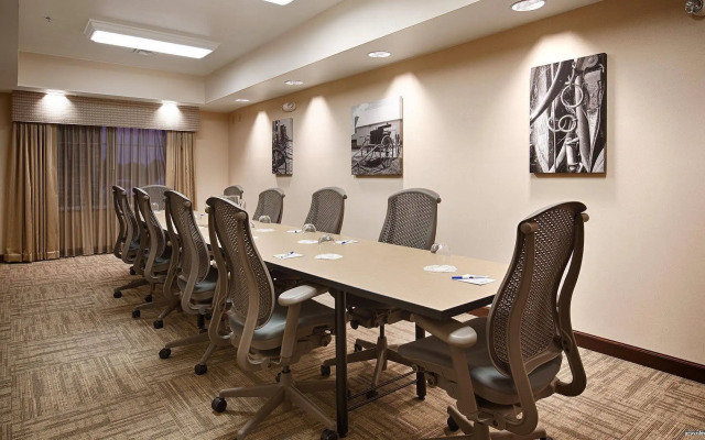 Green Mill Village Hotel & Suites, BW Signature Collection