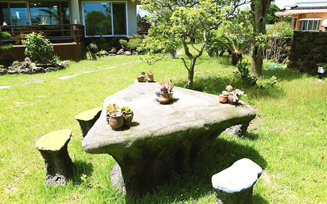 Seogwipo Arahyanfamily House Pension