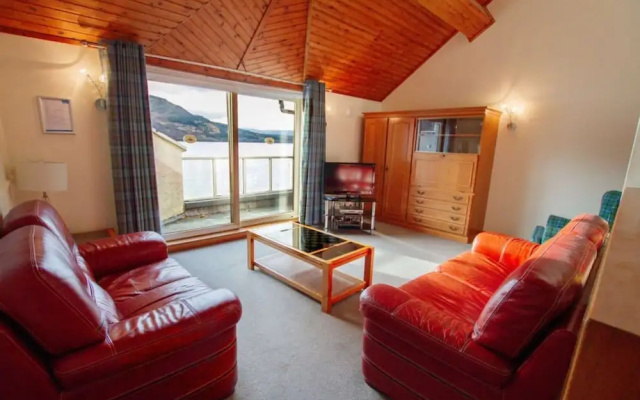 Loch Rannoch Highland Club Lochside Lodge 04