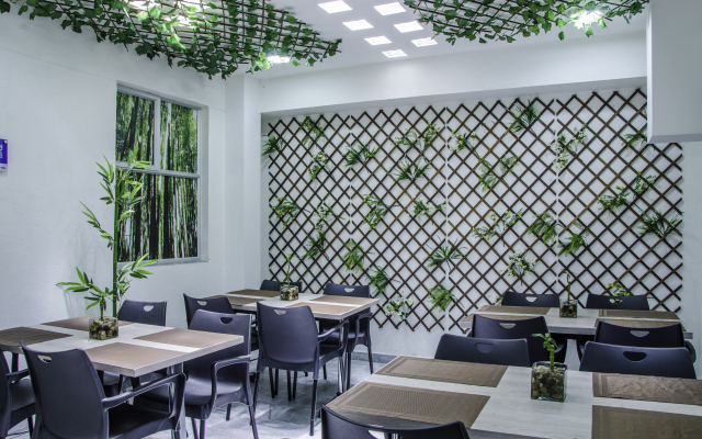 Hotel Laureles Plaza
