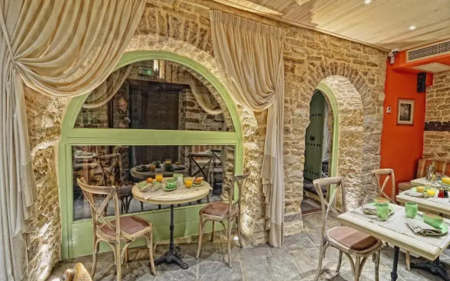 Aithrio Guesthouse