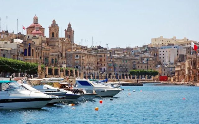 Sea and sun Views 2bd Apt Marsalforn Gozo