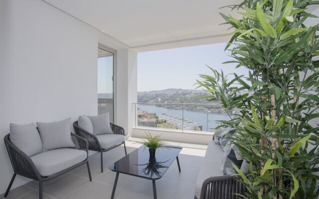 Liiiving -Luxury River View Apartment IV