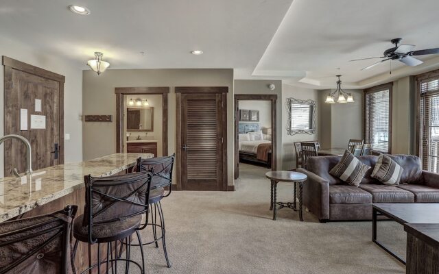 Luxury & Modern 2 Bdrm/2 Bath On Peak 7 2 Bedroom Condo by RedAwning