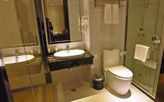 Jingxi Saint Paul Hotel (Longtan Wetland Park Branch)