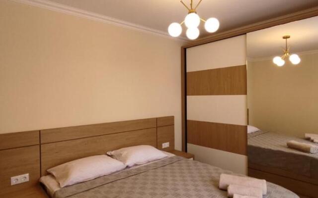 Evdo Apartments F1 Wooden Room