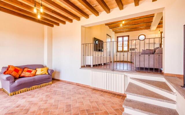 Bright Apt With Terrace and Shared Pool
