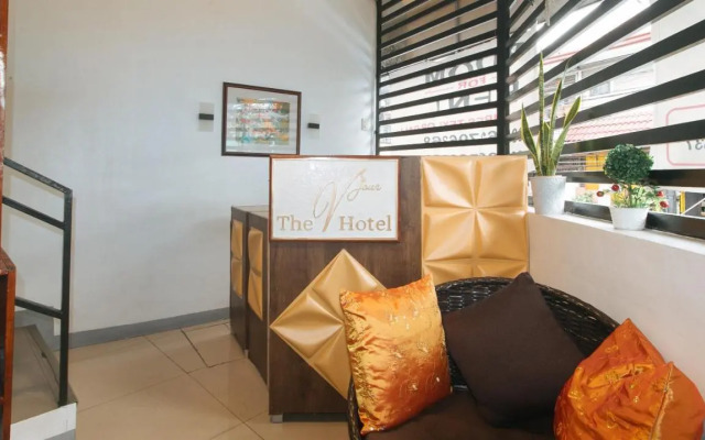 RedDoorz @ The Vjour Hotel Makati