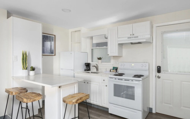 Beverly Garden Suites