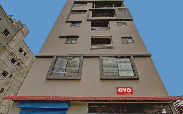 Oyo Flagship 93292 Hotel White House