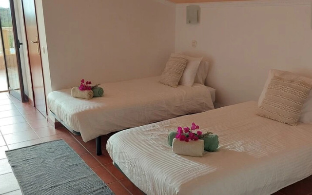 Stunning 8-bed Villa in Estoi