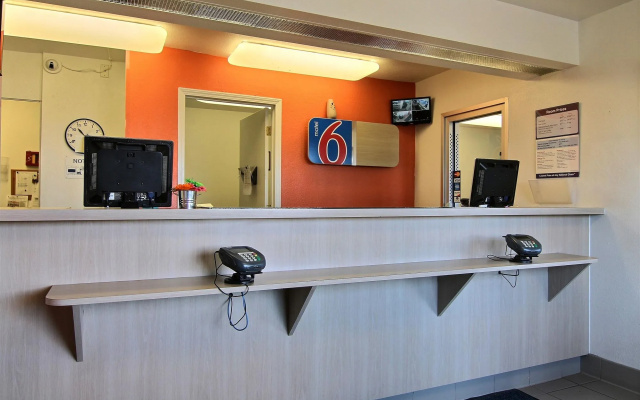Motel 6 Bismarck, ND