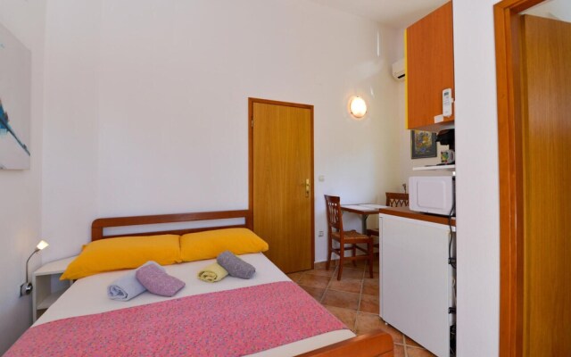 Nice Apartment in Starigrad Paklenica With Wifi
